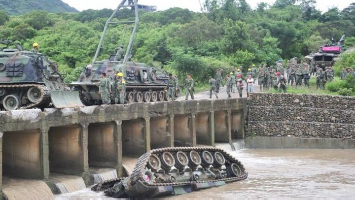 Panser Terguling ke Sungai, 3 Tentara Taiwan Tewas