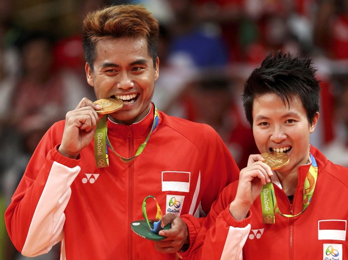 Tontowi Ahmad/Liliyana Natsir sukses meraih medali emas Olimpiade 2016 Rio de Janeiro setelah mengalahkan pasangan Malaysia, Chan Peng Soon/Goh Liu Ying di Riocentro Pavilion, Rio de Janeiro, Rabu (17/8/2016) malam WIB.