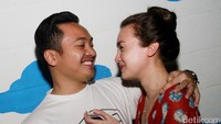 Keduanya akan merayakan ulang tahun pernikahan mereka yang keenam pada 17 September mendatang. Pool/Gus Mun/detikFoto.