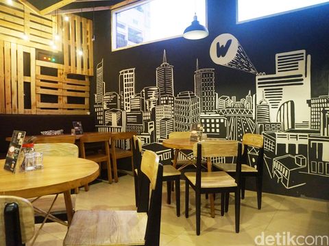 Makan di Dapur Bergaya Rustic  Industrial W Kitchen Cafe  