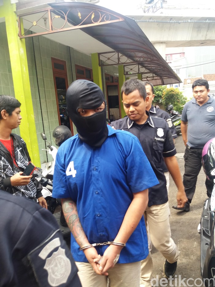 Pria Mabuk Rampas HP, Tusuk 4 Orang dan Tewaskan Seorang di Melawai