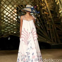 Peragaan Busana Edward Hutabarat yang mengangkat tema  Batik Journey at Atrium Senayan City. Jakarta. [Foto: Mohammad Abduh/Wolipop]