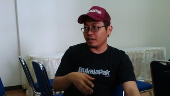 Menurut Zaky, saat awal-awal berdiri, tak ada sama sekali yang mau mengakses Bukalapak. Para pelaku UKM yang jadi target Bukalapak pun disebut Zaky tak sudi untuk ikut bergabung. 99% UKM menolak. Tapi namanya entreprenuer, tekad kami bulat. Teknologi harus dimanfaatkan oleh UKM, ujarnya ketika itu. TFoto: detikINET/Baban Gandapurnama