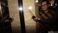 Saat ditanya, apakah kehadirannya untuk memastikan posisi Basuki Tjahja Purnama atau Ahok untuk diusung PDIP di Pilkada DKI, dia enggan menjawab.