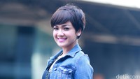 Nirina berkunjung ke kantor detikcom dalam rangka promosi film terbarunya.
