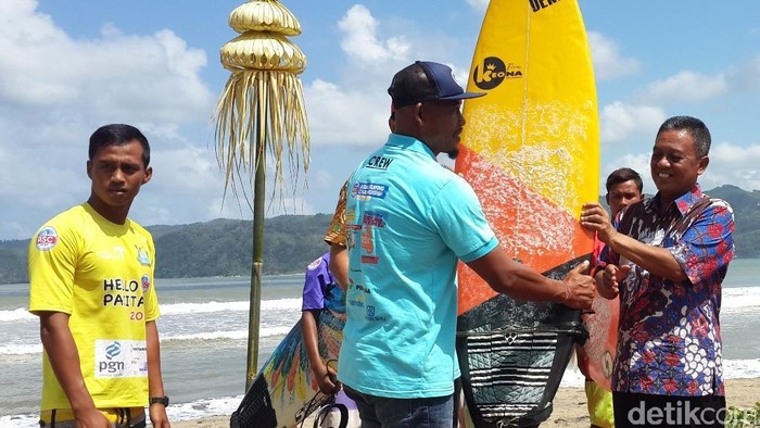 Meriahkan HUT RI, Pacitan Gelar Asian Surfing Championship