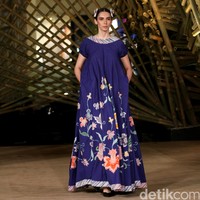 Peragaan Busana Edward Hutabarat yang mengangkat tema  Batik Journey at Atrium Senayan City. Jakarta. [Foto: Mohammad Abduh/Wolipop]