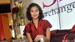 Dominique Diyose Feminin dengan Dress Kimono