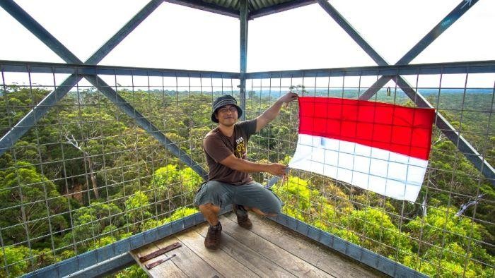 Merayakan Kemerdekaan RI di Pohon Setinggi 75 Meter di Australia