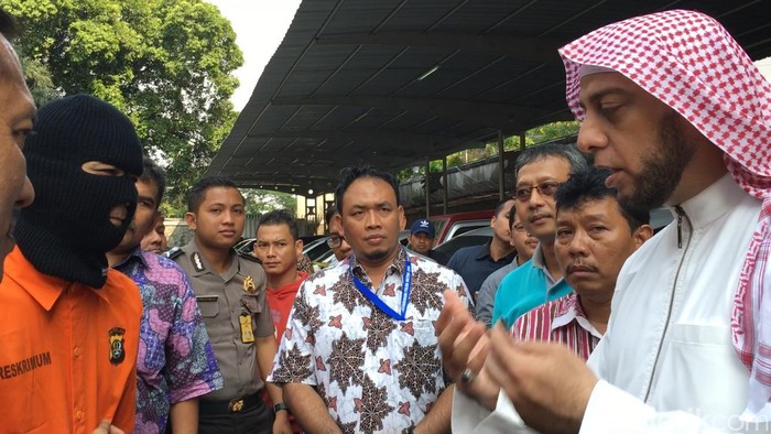 Cium Tangan Syeikh Ali Jabber, 3 Pencuri Ini Diminta Bertaubat