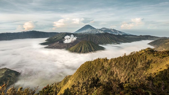 Menanti Pagi yang Menakjubkan di Bromo