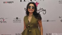 Lama tak terdengar suara merdunya, Mayangsari mengatakan sengaja menarik diri dari dunia musik karena ingin memberikan kesempatan kepada penyanyi muda. 
