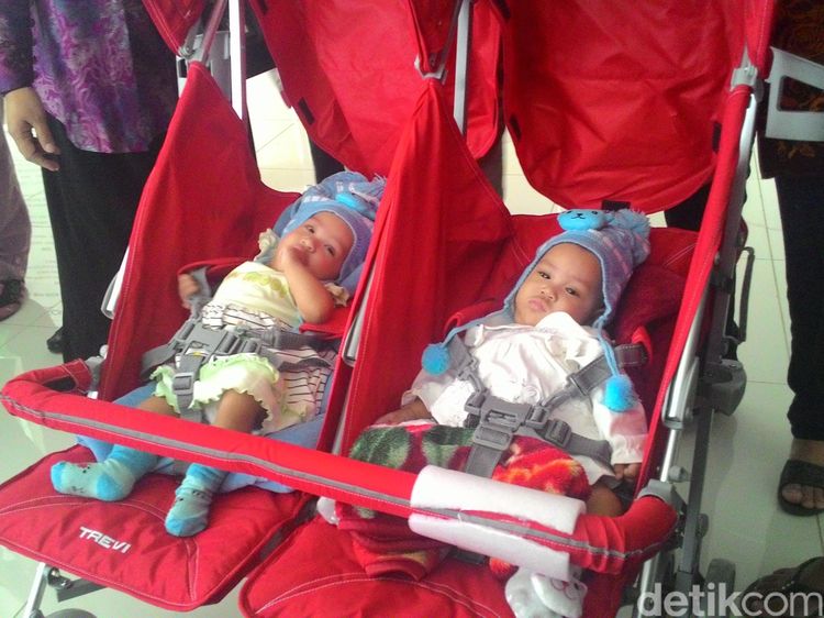 Suasana Haru Saat Bayi Kembar Saqira dan Safira Pamit Pulang ke Dokter