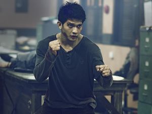Iko Uwais Keroyok Pria Pakai Tangan Kosong, Begini Kondisi Korban