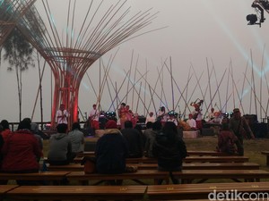 Kabut Tebal Iringi Pembukaan Jazz Gunung 2016