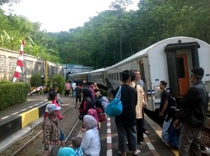 KA Siliwangi Cianjur - Sukabumi Anjlok di Mulut Terowongan Lampegan