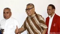 Sementara itu, turut hadir dalam acara tersebut Ketua Dewan Penasehat PKPI Tri Sutrisno. Tri Mengatakan dukungannya atas rencana pelaksanaan forum terbesar partainya itu.