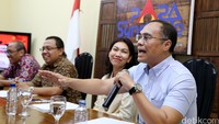 Guru besar Hukum Internasional FH UI Hikmahanto Juwana menyoroti kasus mantan Menteri ESDM Arcandra Tahar terkait dwi kewarganegaraan.