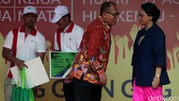 Sebanyak 260 orang Tenaga Kerja Honorer di lingkungan Kementerian Luar Negeri RI menerima kartu BPJS TK.