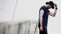 Selepas dari Pasto, ia telah merilis empat buah single. Pertama masih dalam label yang sama dengan Pasto, single kedua dengan label lain dan single ketiga-keempat ia memilih indie.