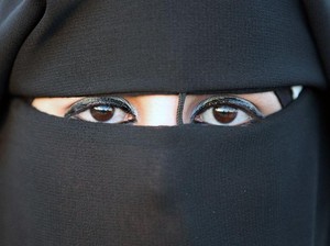 Heboh Crosshijaber, Ini Sejarah Saat Orang Tak Berpakaian Sesuai Gender