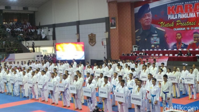 Ribuan Karateka Ikuti Kejurnas Karate Piala Panglima TNI
