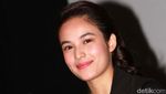 Gaya Chelsea Islan dengan Busana Serba Hitam