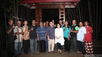Sudirman Said ditemani Astried Swastika berkunjung ke Ekowisata Mangrove Pandansari, atau yang biasa disebut Desa Wisata (Dewi) Mangrove di Desa Kaliwlingi, Brebes.