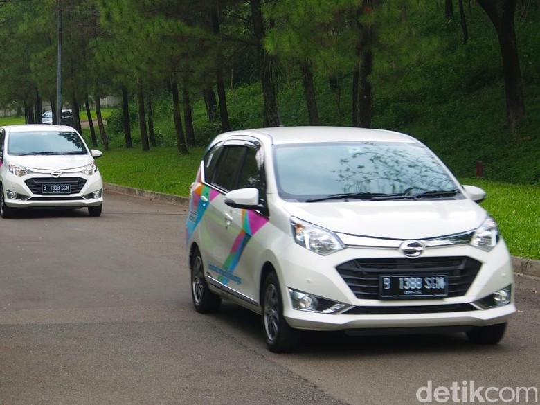 Komparasi Toyota Agya  vs  Daihatsu Ayla  vs  Daihatsu Sigra