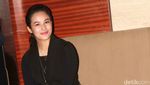 Gaya Chelsea Islan dengan Busana Serba Hitam