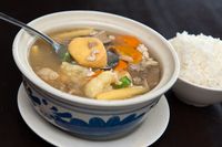 Siang Ini Enaknya Makan Sapo Tahu yang Gurih Hangat di Sini!