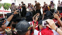 Ketua Kwarnas Adhyaksa Dault dan Sekjen PDIP Hasto Kristiyanto joget bersama peserta Jambore Nasional.