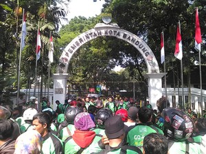 Belum Ada Solusi, Ribuan Driver Go-Jek Bandung Raya Ancam Berhenti Massal