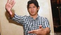 Sebelum menghadiri karpet merah di Kanada, Iko sudah menyiapkan kuda-kuda andalannya.
