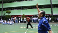 Ketua MPR Zulkifli Hasan saat memasuki halaman sekolah SMAN 68 Jakarta.