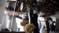 Makers di Jakarta ini memamerkan karya-karya kreatif dan unik hasil karyanya yang berbasis industri rumahan.