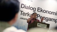 Menteri PPN/Kepala Bappenas Bambang Brodjonegoro memaparkan kebijakan pengampunan pajak (tax amnesty) kepada nasabah Bank Sinar Mas, Jakarta, Jumat (19/8).