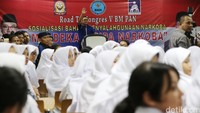 Ketua MPR Zulkifli Hasan saat mengkampanyekan bahaya narkoba di SMAN 68, Salemba, Jakarta.