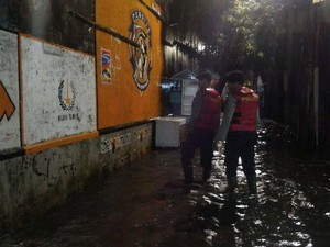 Petogogan Banjir 70 Cm, Tim SAR Polda Metro Dikerahkan ke Lokasi