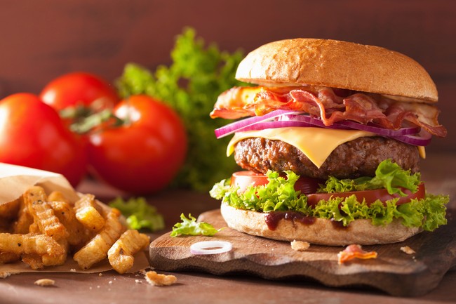 Hii.. Ini 7 Benda Menjijikkan yang Ikut Tersaji Dalam Menu Fast Food