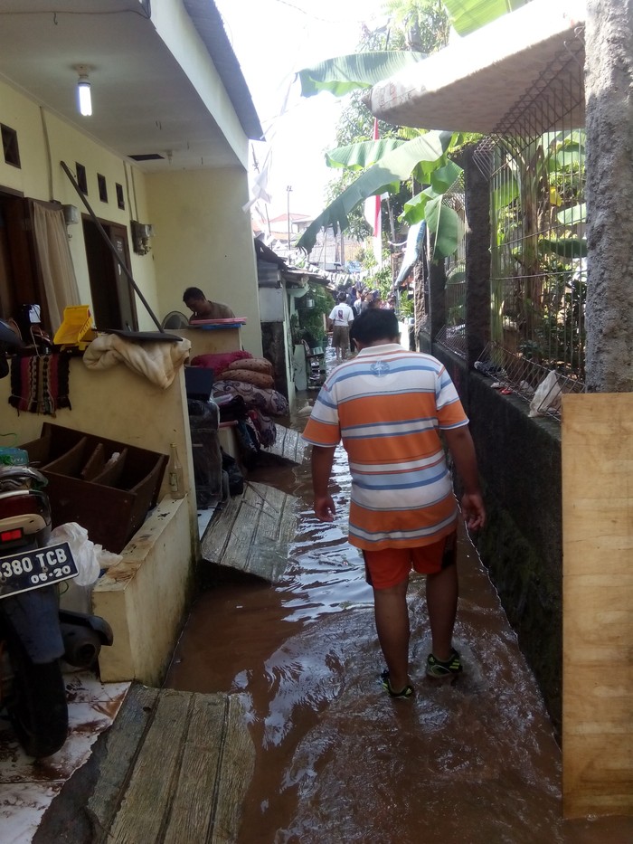 Korban Banjir di Pondok Labu Masih Mengungsi, Takut Banjir Kembali Datang