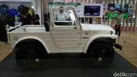 Jimny generasi pertama dipamerkan di booth Suzuki Historical Corner selama gelaran Gaikindo Indonesia International Auto Show (GIIAS) 2016 berlangsung. Foto: Rangga Rahadiansyah