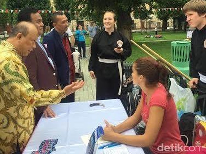 Rachmat Gobel Kunjungi Festival Indonesia Pertama di Rusia