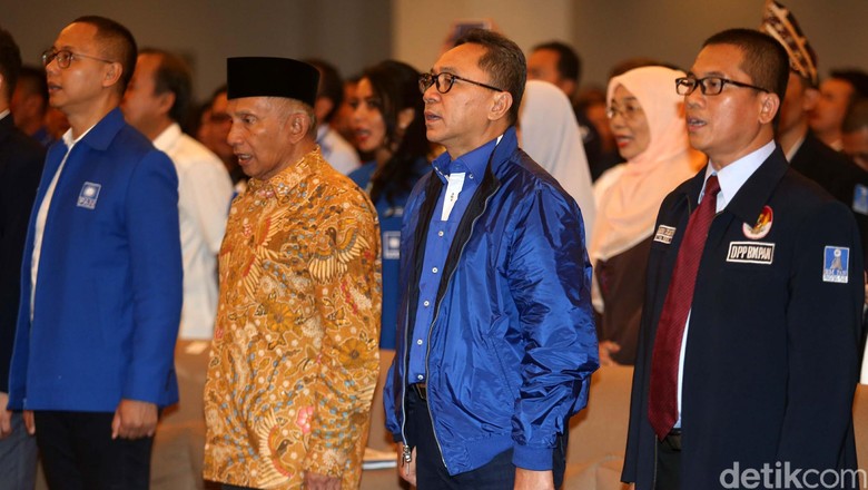 Beda Sikap Amien Rais dan Zulkifli Hasan Soal Dukungan ke Jokowi Beda Sikap Amien Rais dan Zulkifli Hasan Soal Dukungan ke Jokowi