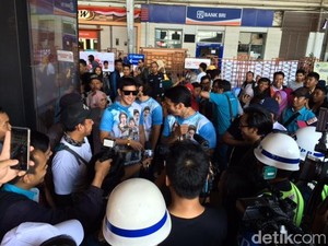 Ngamen di Stasiun Kota, Bintang Warkop DKI Reborn Bikin Heboh
