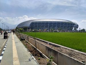 Pemkot Bandung Janji Perbaiki Stadion GBLA