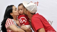 Rafathar pun menjadi sorotan publik sebagai pewaris kekayaan dari kedua orangtuanya tersebut. Pool/Noel/detikFoto.