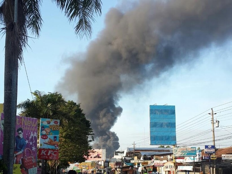 Toko Alat  Bangunan  dan  Gudang Cat di Yogya Dilalap Si Jago 