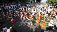 Sekitar 1745 penari meramaikan ajang tersebut.