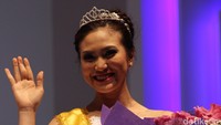Bagi Vega ini merupakan pertama kalinya ia menjadi usher dan menjadi Miss Auto Show. Foto: Rangga Rahadiansyah